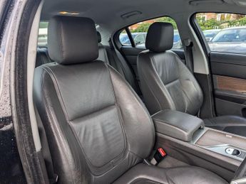 Jaguar XF 2.2d Luxury Auto Euro 5 (s/s) 4dr