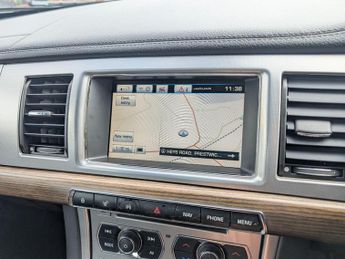 Jaguar XF 2.2d Luxury Auto Euro 5 (s/s) 4dr