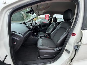 Ford EcoSport 1.5 Titanium SUV 5dr Petrol Powershift 2WD Euro 5 (112 ps)