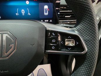 MG MG HS 1.5 T-GDI 24.7kWh Trophy Auto Euro 6 (s/s) 5dr