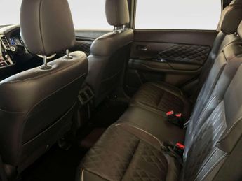 Mitsubishi Outlander 2.4h TwinMotor 13.8kWh Exceed Safety SUV 5dr Petrol Plug-in Hybr