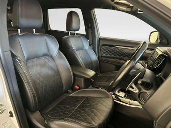 Mitsubishi Outlander 2.4h TwinMotor 13.8kWh Exceed Safety SUV 5dr Petrol Plug-in Hybr