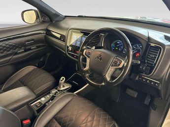 Mitsubishi Outlander 2.4h TwinMotor 13.8kWh Exceed Safety SUV 5dr Petrol Plug-in Hybr