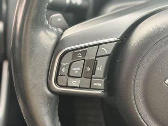 Jaguar XE 2.0d Portfolio Auto Euro 6 (s/s) 4dr