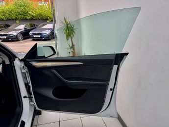 Tesla Model Y (Dual Motor) Long Range Auto 4WDE 5dr