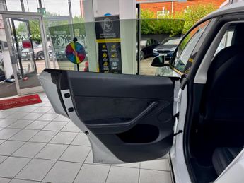 Tesla Model Y (Dual Motor) Long Range Auto 4WDE 5dr