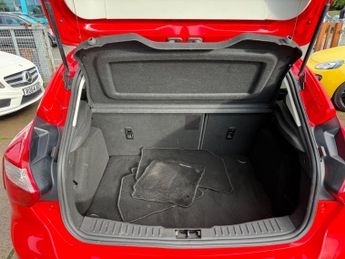 Ford Focus 1.6 Zetec Navigator Powershift Euro 5 5dr