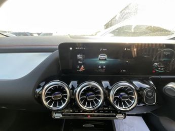 Mercedes-Benz Eqa 300 AMG LINE 4MATIC