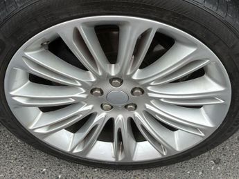Land Rover Range Rover 3.0 SD V6 Autobiography SUV 5dr Diesel Auto 4WD Euro 6 (s/s) (27