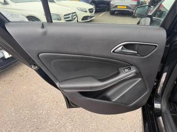 Mercedes-Benz A Class 1.6 A180 BlueEfficiency Sport Hatchback 5dr Petrol 7G-DCT Euro 6
