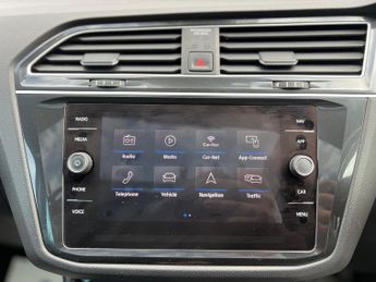 Volkswagen Tiguan 2.0 TDI SEL DSG 4Motion Euro 6 (s/s) 5dr