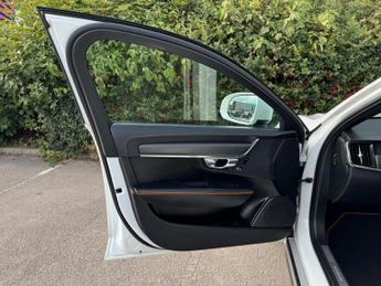 Volvo V90 Cross Country 2.0 D4 Volvo Ocean Race Auto AWD Euro 6 (s/s) 5dr