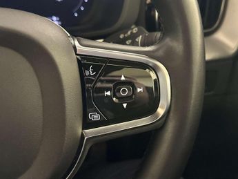 Volvo XC60 2.0h T6 Recharge 18.8kWh R-Design SUV 5dr Petrol Plug-in Hybrid 