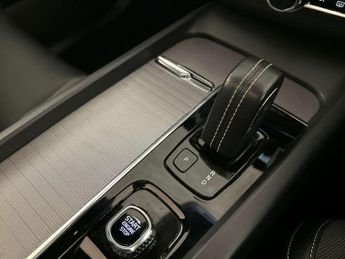 Volvo XC60 2.0h T6 Recharge 18.8kWh R-Design SUV 5dr Petrol Plug-in Hybrid 