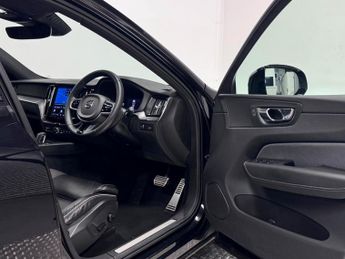 Volvo XC60 R-Design B5 (250 hp) Auto