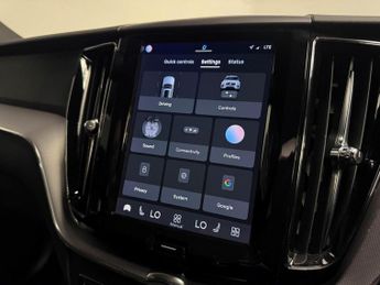 Volvo XC60 R-Design B5 (250 hp) Auto