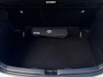 Toyota Yaris 1.5 VVT-h Design Hatchback 5dr Petrol Hybrid E-CVT Euro 6 (s/s) 