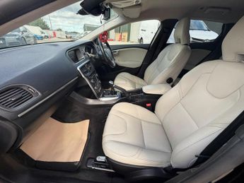 Volvo V40 2.0 D2 Momentum Nav Plus Euro 6 (s/s) 5dr