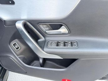 Mercedes-Benz CLA 2.0 CLA220 AMG Line Coupe 7G-DCT Euro 6 (s/s) 4dr