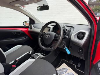 Toyota AYGO 1.0 VVT-i x-play x-shift Euro 5 5dr Euro 5