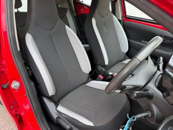 Toyota AYGO 1.0 VVT-i x-play x-shift Euro 5 5dr Euro 5