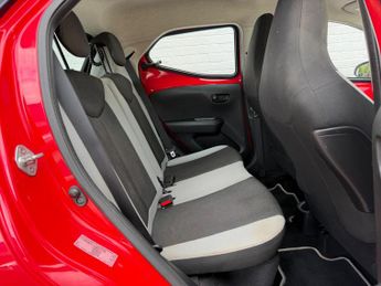 Toyota AYGO 1.0 VVT-i x-play x-shift Euro 5 5dr Euro 5