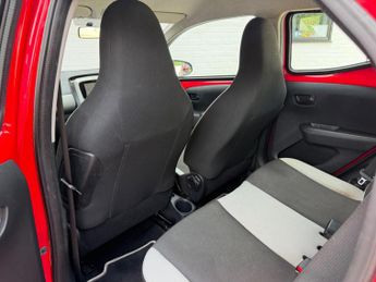 Toyota AYGO 1.0 VVT-i x-play x-shift Euro 5 5dr Euro 5