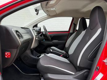 Toyota AYGO 1.0 VVT-i x-play x-shift Euro 5 5dr Euro 5