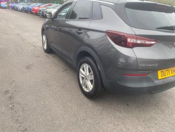 Vauxhall Grandland X 1.5 Turbo D Business Edition Nav Auto Euro 6 (s/s) 5dr