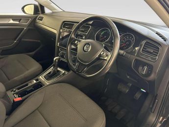 Volkswagen e-Golf 35.8kWh e-Golf Hatchback 5dr Electric Auto (136 ps)