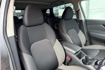 Nissan Qashqai 1.3 DIG-T (160ps) N-Connecta [Glass Roof]