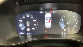 Volvo XC40 2.0 B4 MHEV R-Design Auto Euro 6 (s/s) 5dr