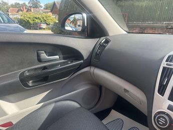 Kia Ceed 1.6 LS 5dr