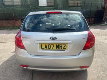 Kia Ceed 1.6 LS 5dr