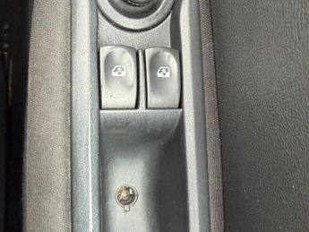 Renault Clio 1.6 VVT Expression 5dr