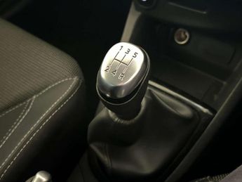 Renault Clio 0.9 TCe Iconic Hatchback 5dr Petrol Manual Euro 6 (s/s) (75 ps)