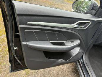 MG MG ZS 44.5kWh Exclusive Auto 5dr