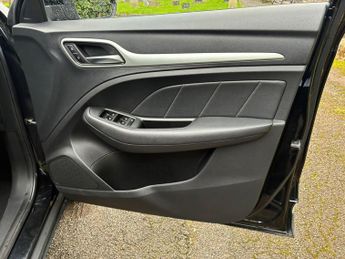 MG MG ZS 44.5kWh Exclusive Auto 5dr