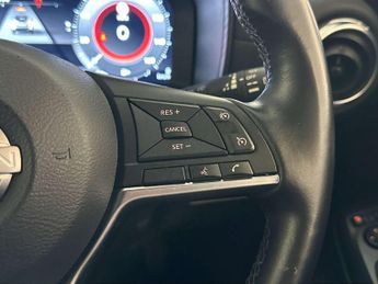 Nissan Juke 1.6 N-Connecta SUV 5dr Petrol Hybrid Auto Euro 6 (143 ps)