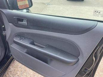 Ford Focus 1.6 Zetec 5dr
