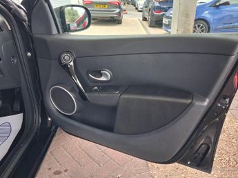 Renault Clio 1.2 TCe Dynamique TomTom Euro 5 5dr