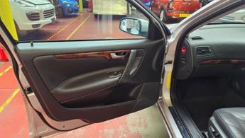 Volvo V70 2.5T SE Geartronic 5dr (Euro 4)