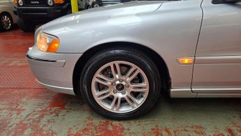 Volvo V70 2.5T SE Geartronic 5dr (Euro 4)