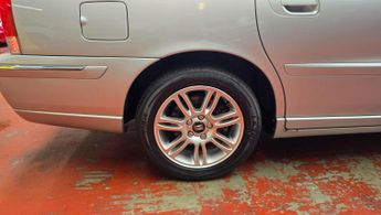 Volvo V70 2.5T SE Geartronic 5dr (Euro 4)