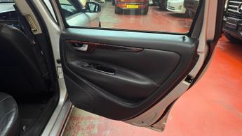 Volvo V70 2.5T SE Geartronic 5dr (Euro 4)