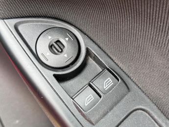Ford Focus 1.0T EcoBoost Zetec Euro 5 (s/s) 5dr