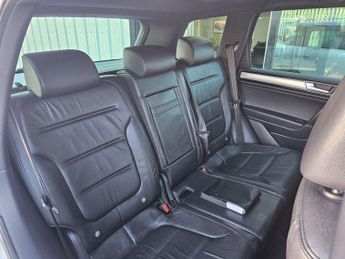 Volkswagen Touareg 3.0 TDI V6 BlueMotion Tech R-Line Tiptronic 4WD Euro 6 (s/s) 5dr