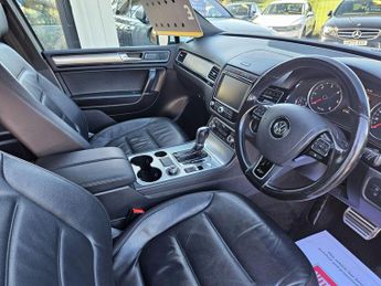 Volkswagen Touareg 3.0 TDI V6 BlueMotion Tech R-Line Tiptronic 4WD Euro 6 (s/s) 5dr