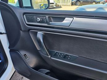 Volkswagen Touareg 3.0 TDI V6 BlueMotion Tech R-Line Tiptronic 4WD Euro 6 (s/s) 5dr