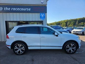 Volkswagen Touareg 3.0 TDI V6 BlueMotion Tech R-Line Tiptronic 4WD Euro 6 (s/s) 5dr